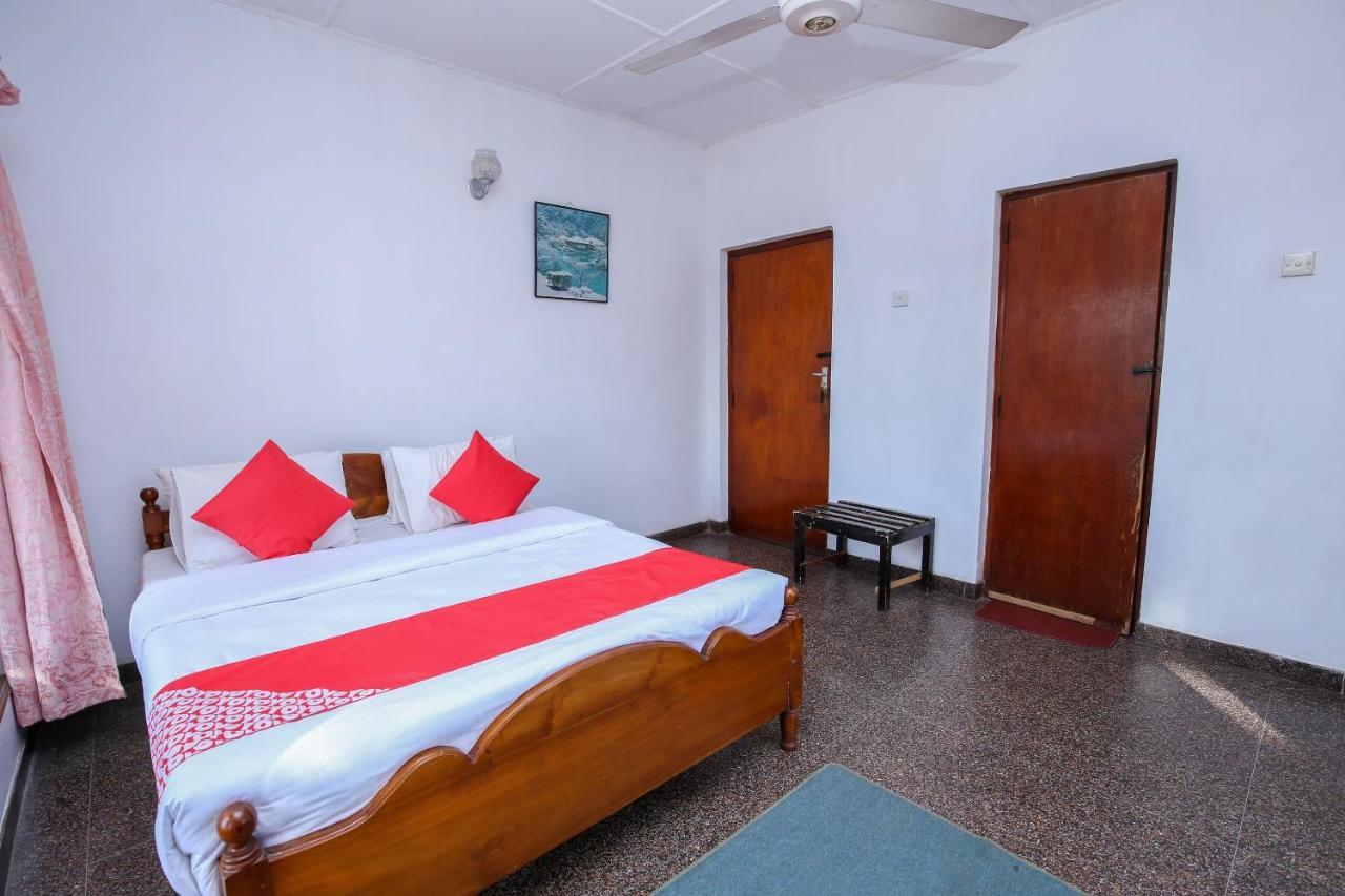 Oyo 436 Sandakelum Tourist Guest House Kandy Exterior foto